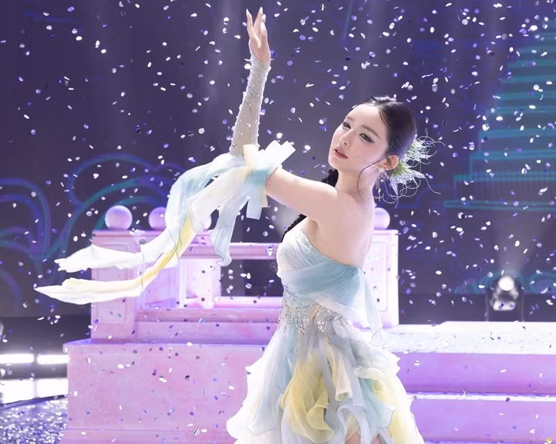 Dù Tăng Duy Tân và Bích Phương chưa từng xác nhận chuyện tình cảm, những tương tác trên sân khấu lẫn ngoài đời vẫn khiến khán giả kỳ vọng cả hai sẽ sớm lên tiếng về mối quan hệ. Ảnh: FB Bích Phương.