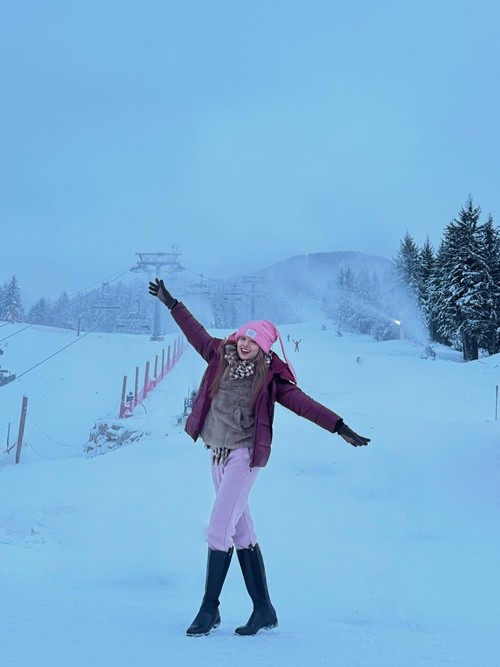 Diễm Hương khoe lấy lại vóc dáng thon gọn chỉ sau gần tháng sinh nở.