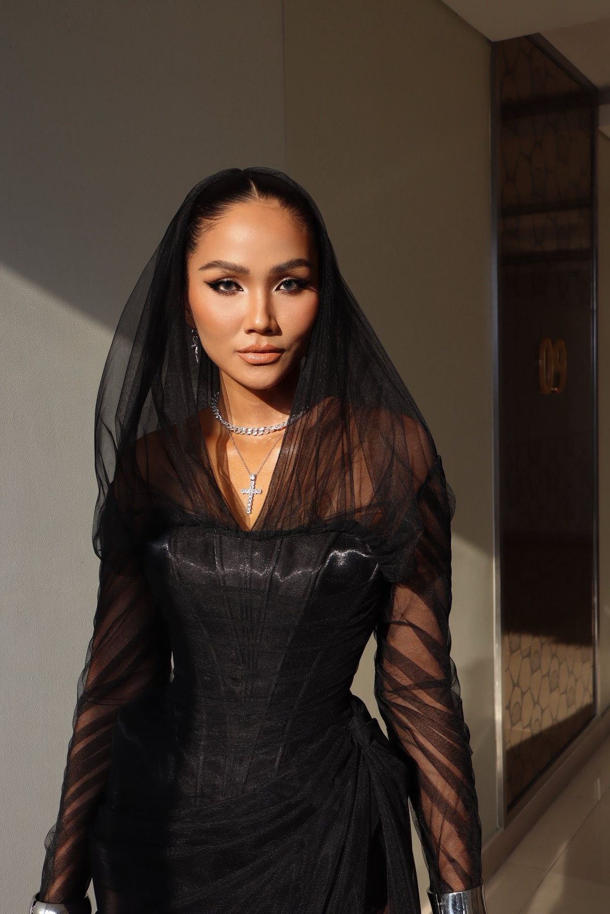 Cô trở thành hình mẫu truyền cảm hứng về vẻ đẹp hiện đại.