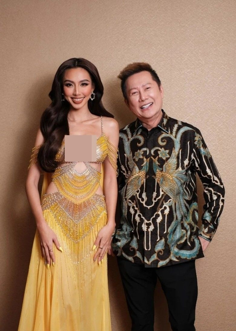 Ông Nawat và Thùy Tiên từng có mối quan hệ thân thiết. Sau khi Thùy Tiên đăng quang Hoa hậu Hòa bình Quốc tế 2021, "ông trùm hoa hậu" luôn dành lời khen ngợi cho nàng hậu. Ảnh: FB Thùy Tiên.