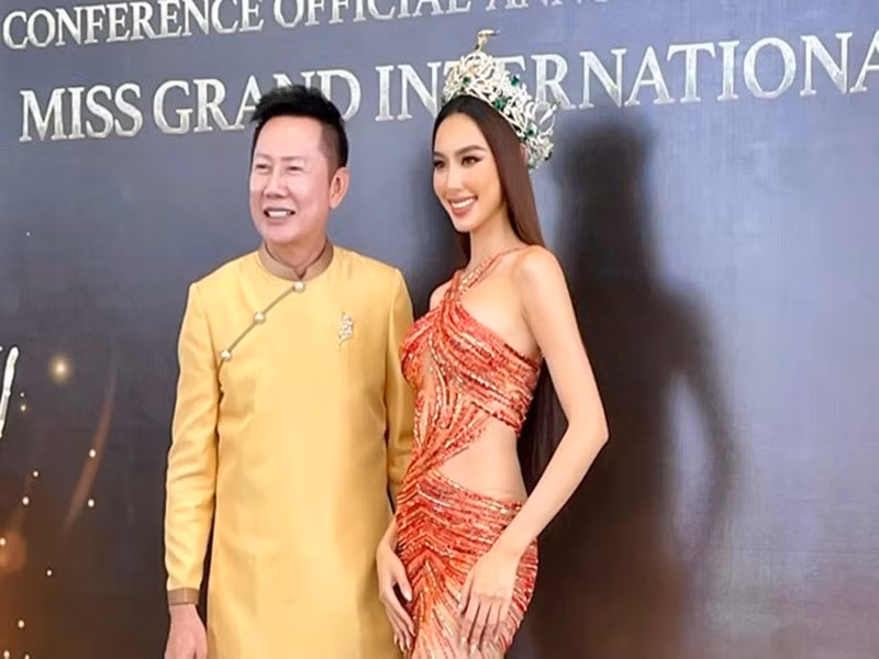 Tiền Phong dẫn lời chủ tịch Miss Grand International : “Thùy Tiên một cô gái cực kỳ tuyệt vời, rất khó có thể tìm ra một Miss Grand International như Tiên không chỉ ở Việt Nam mà còn trên thế giới. Đây là một cô gái cực kỳ chuyên nghiệp, luôn đúng giờ, biết cách làm việc và luôn tập luyện, nỗ lực không ngừng. Chính điều đó càng khẳng định cô gái này hoàn toàn xứng đáng sở hữu vương miện Miss Grand International”. Ảnh: Tiền Phong.