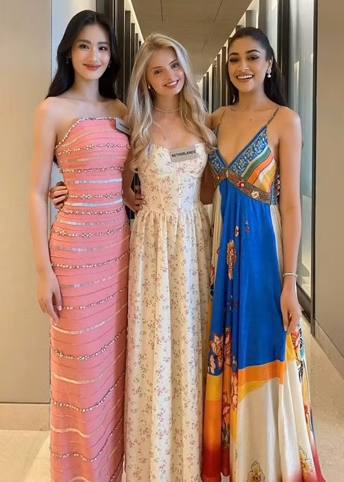 Ý Nhi đọ sắc Jane Knoester - mỹ nhân Hà Lan (giữa) ở cuộc thi. Jane năm nay 19 tuổi, xuất thân là vận động viên trượt băng nghệ thuật. Ảnh: FB Ý Nhi.
