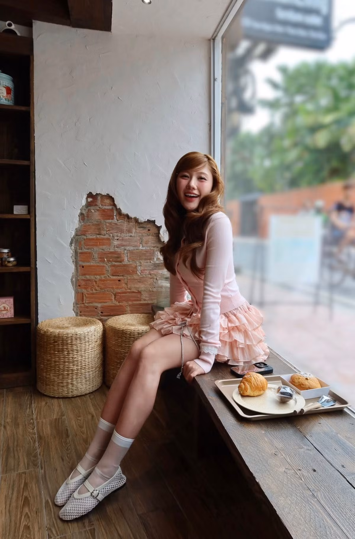 Trước đây, Uyển Ân có ngoại hình khá mũm mĩm. Theo Tiền Phong, em gái Trấn Thành kết hợp tập gym và ăn uống khoa học để giảm 12kg.