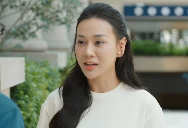 Phương Oanh đang góp mặt trong phim truyền hình Gió ngang khoảng trời xanh. Nhân vật của cô là Mỹ Anh - người phụ nữ luôn cầu toàn, đã có chồng con. Ảnh: VTV.