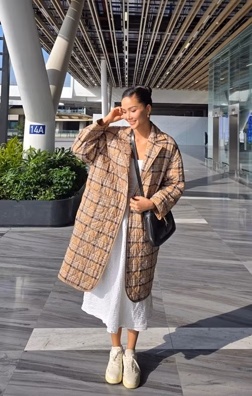 Gần đây, H'hen Niê trở lại showbiz Việt sau 3 tháng sinh con gái. Ảnh: FB H'hen Niê.