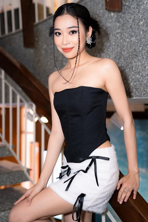 Nguyên Thảo chia sẻ trên Người Đưa Tin, sau Miss Grand Vietnam 2022, cô học được cách chăm chút hình ảnh hơn nhưng cô nghĩ một vai diễn sẽ còn nhiều yếu tố nữa nên không phải tự nhiên ngoại hình nhỉnh hơn chút là được mời kép đẹp. Ảnh: FB Nguyên Thảo.