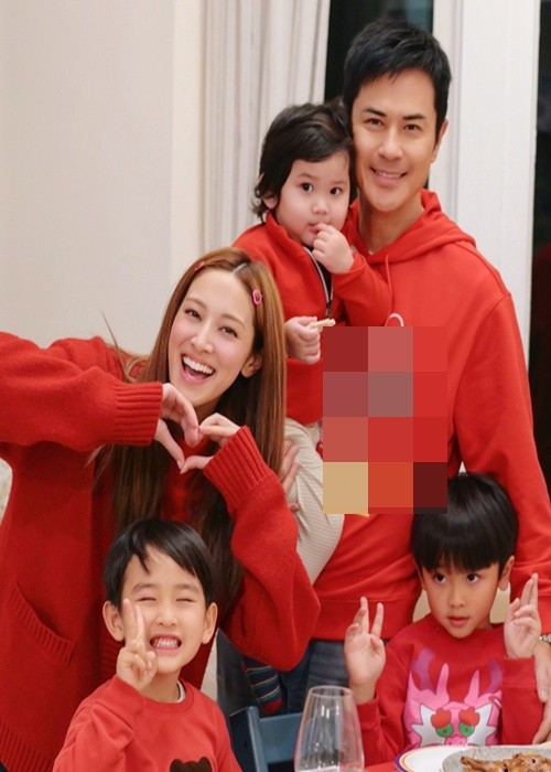 Trần Khải Lâm và Trịnh Gia Dĩnh làm đám cưới năm 2018. Đến nay, cặp đôi có 3 người con chung. Ảnh: FB Trần Khải Lâm.