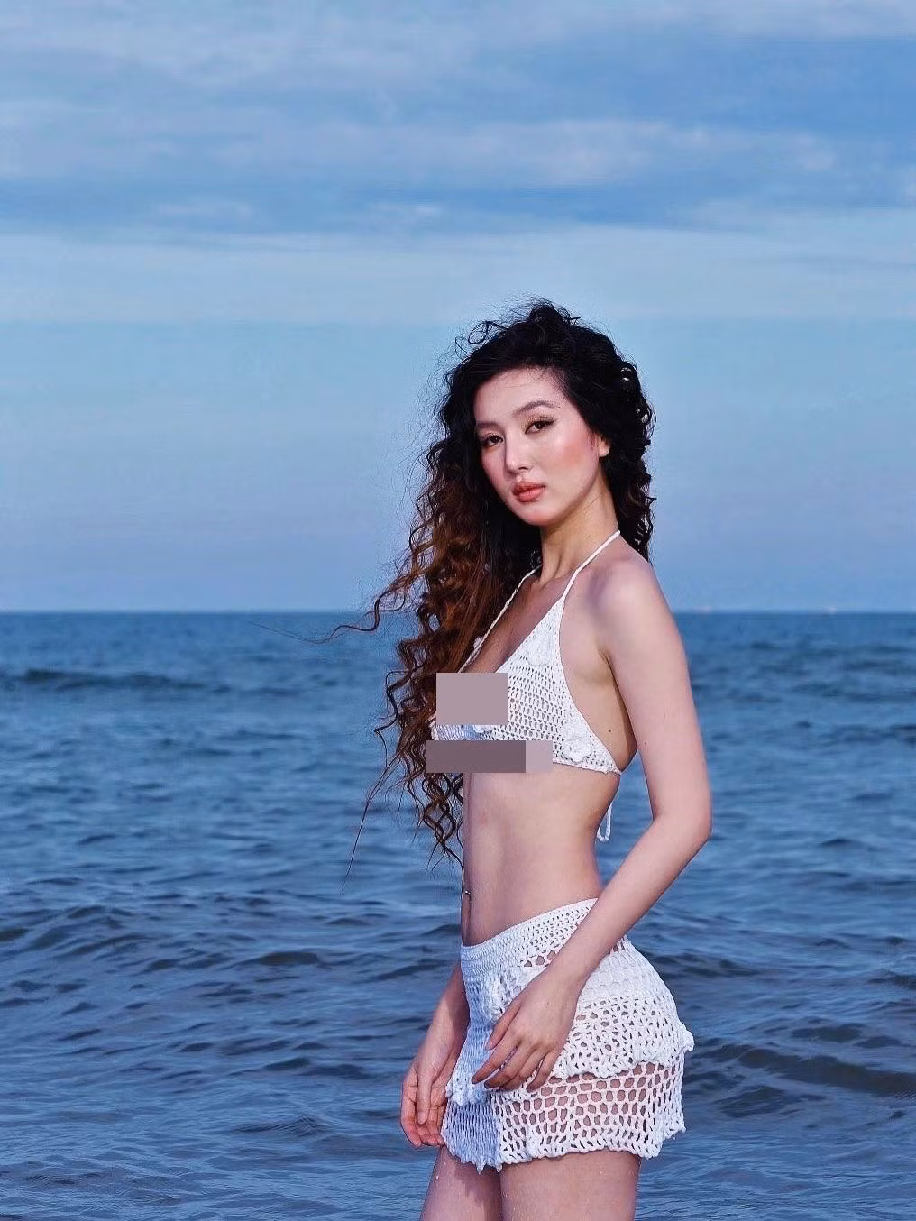 Nữ người mẫu cao 1m80 trẻ đẹp, gây mê khiến người đối diện khó rời mắt.