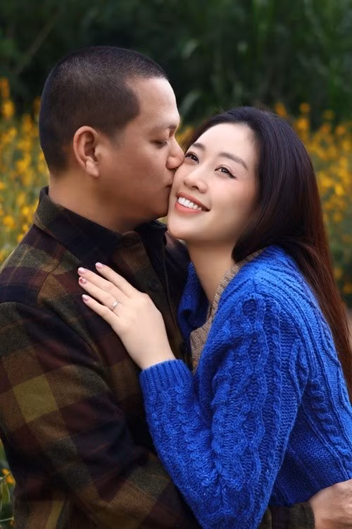 Khánh Vân chia sẻ trên VOV, cô cảm nhận chồng đã cởi mở và bớt rụt rè hơn sau khi kết hôn. Ảnh: FB Khánh Vân.