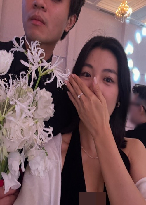 Nhiều nghệ sĩ gửi lời chúc đến Lan Thy. Khổng Tú Quỳnh nhắn nhủ: “Chúc mừng nhé”, trong khi diễn viên Quang Sơn để lại bình luận: “Chúc mừng em mình”. Ảnh: FB Lan Thy.