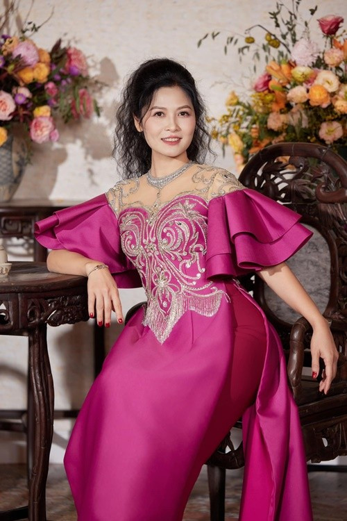 Thúy Hà chuộng váy áo nữ tính ở đời thường. Ảnh: FB Đinh Thị Thúy Hà.