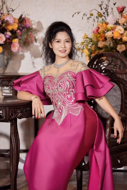 Thúy Hà chuộng váy áo nữ tính ở đời thường. Ảnh: FB Đinh Thị Thúy Hà.