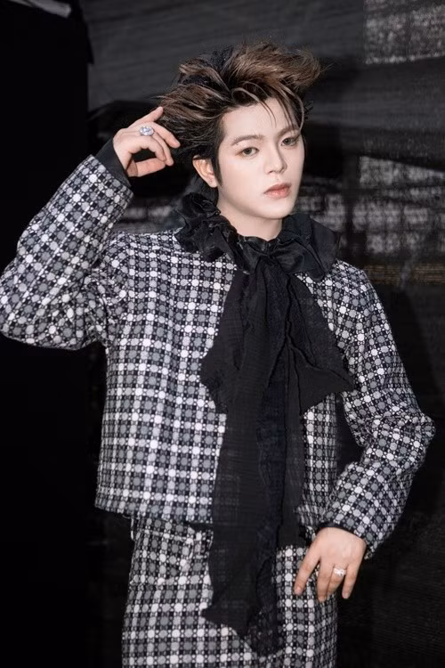 Quang Anh Rhyder chia sẻ trên VTV, bí quyết thành công của anh là có sự chuẩn bị. “Có thể cơ hội sẽ đến muộn nhưng chỉ cần sự chuẩn bị, chúng ta có thể nắm bắt được và bước ra ngoài ánh sáng", anh nói. Ảnh: FB Quang Anh Rhyder.