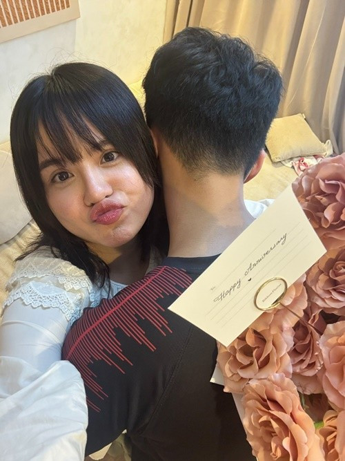 Thái Trinh kỷ niệm 2 năm ngày nhận lời hẹn hò. Ảnh: FB Thái Trinh.