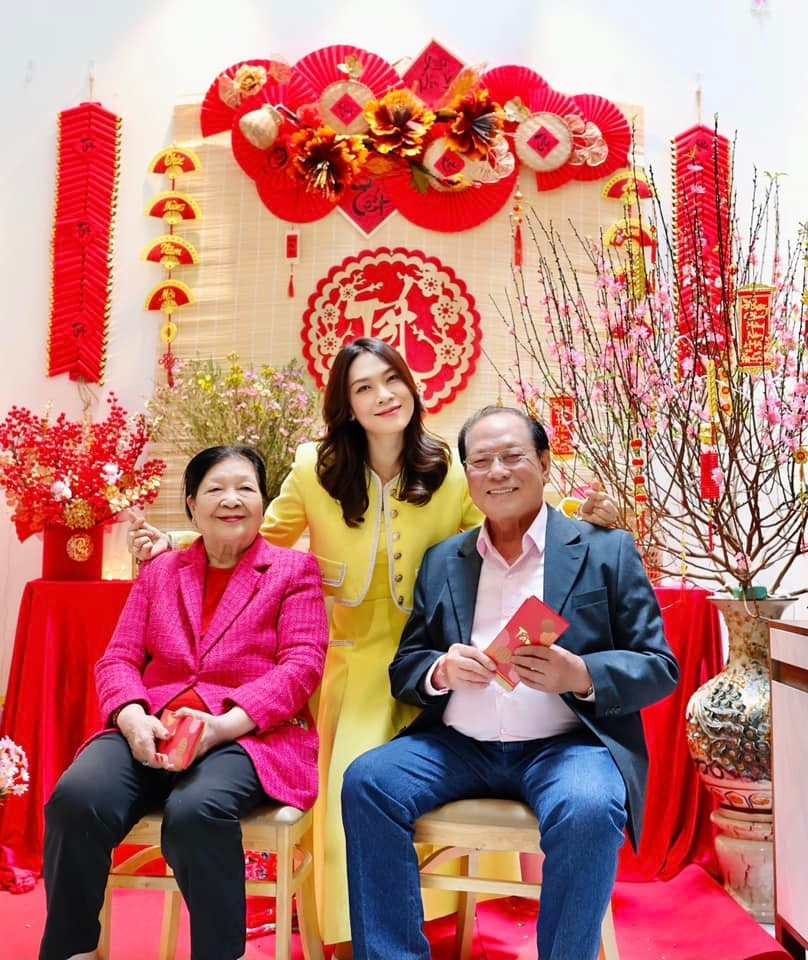 Suốt nhiều năm hoạt động nghệ thuật, Mỹ Tâm luôn nhận được sự ủng hộ, đồng hành từ gia đình – chỗ dựa tinh thần vững chắc để cô giữ được sự cân bằng giữa sự nghiệp và đời sống riêng.