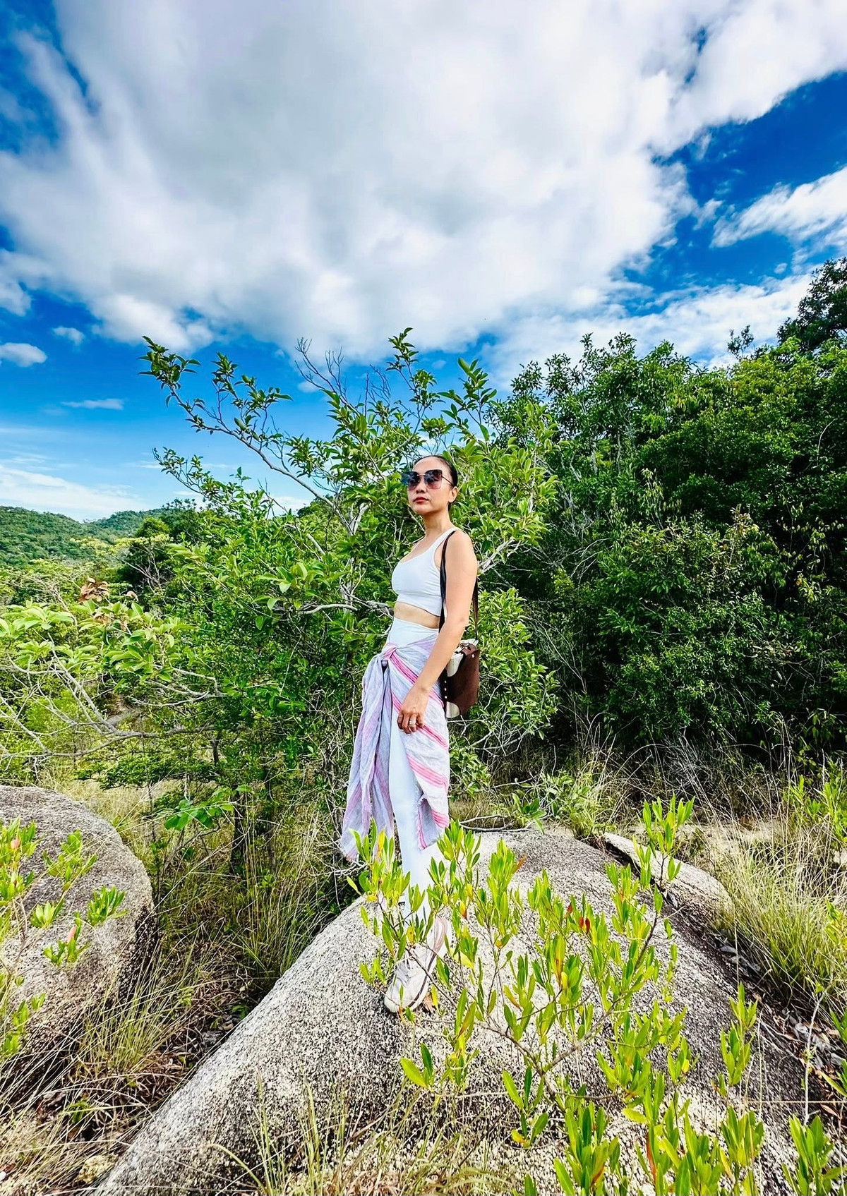 Đoan Trang trung thành với phong cách tự nhiên, năng động, tôn vẻ đẹp cá tính và tinh thần sống tích cực.