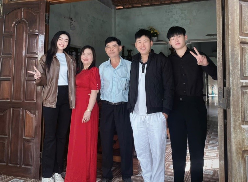 View - Gia thế của tân Hoa hậu Hòa bình Việt Nam 2025 Yến Nhi | Báo Tri thức và Cuộc sống - TIN TỨC PHỔ BIẾN KIẾN THỨC 24H