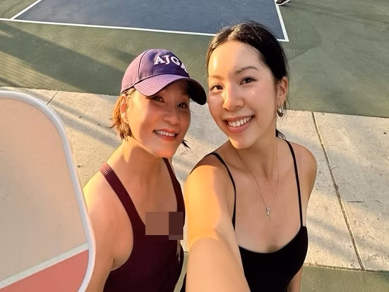 Sau nhiều thăng trầm, nữ nghệ sĩ tập trung cho công việc, gia đình và sự cân bằng trong cuộc sống. Ảnh: FB Hồng Đào.