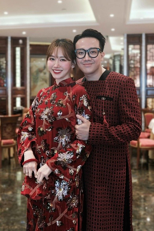 Hari Won rất mê món bánh chưng. Cô cho biết: “Bánh chưng càng nhiều thịt thì càng ngon. Ăn một miếng bánh cùng ít dưa hành thì thật là… tuyệt vời”. Ảnh: FB Hari Won.