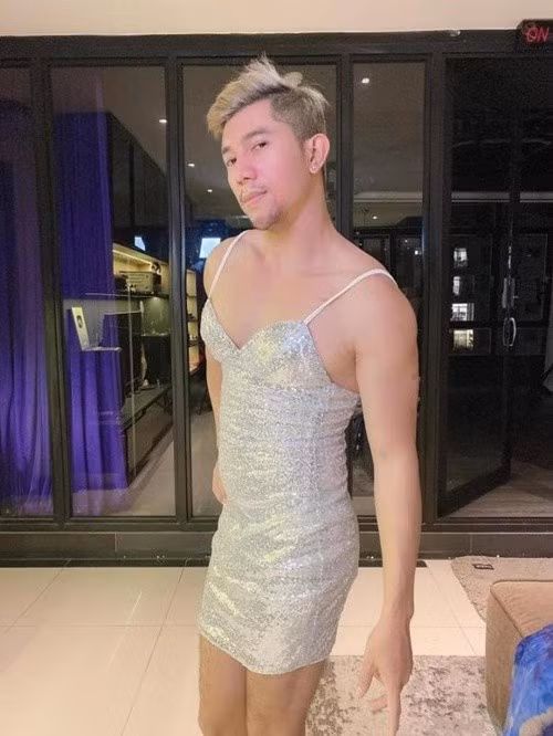 Nam nhạc sĩ từng gây xôn xao khi mặc váy của Ngân 98. Ảnh: Công Lý.