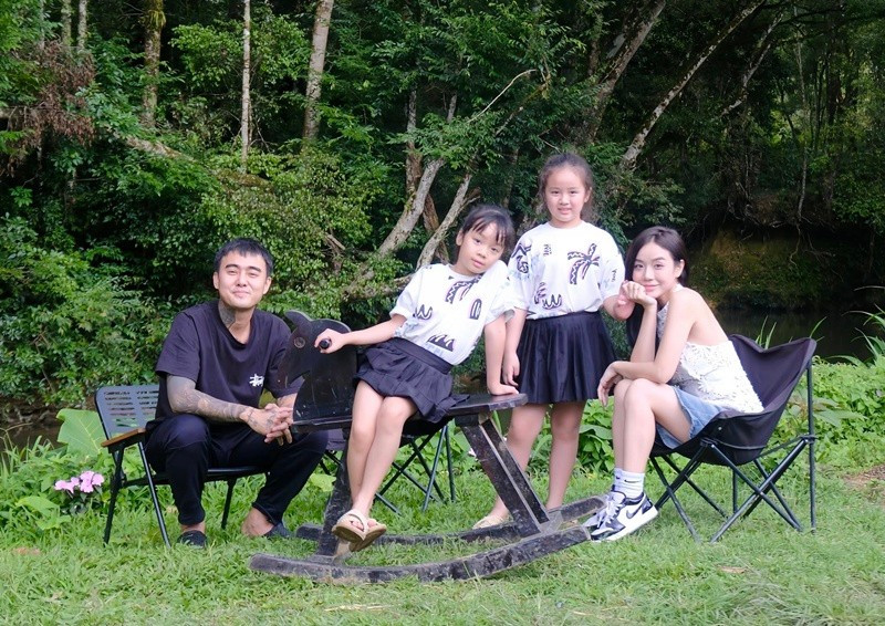 Hai con riêng của Bảo Ngọc coi Đạt G như ba ruột. Ảnh: FB Bảo Ngọc.