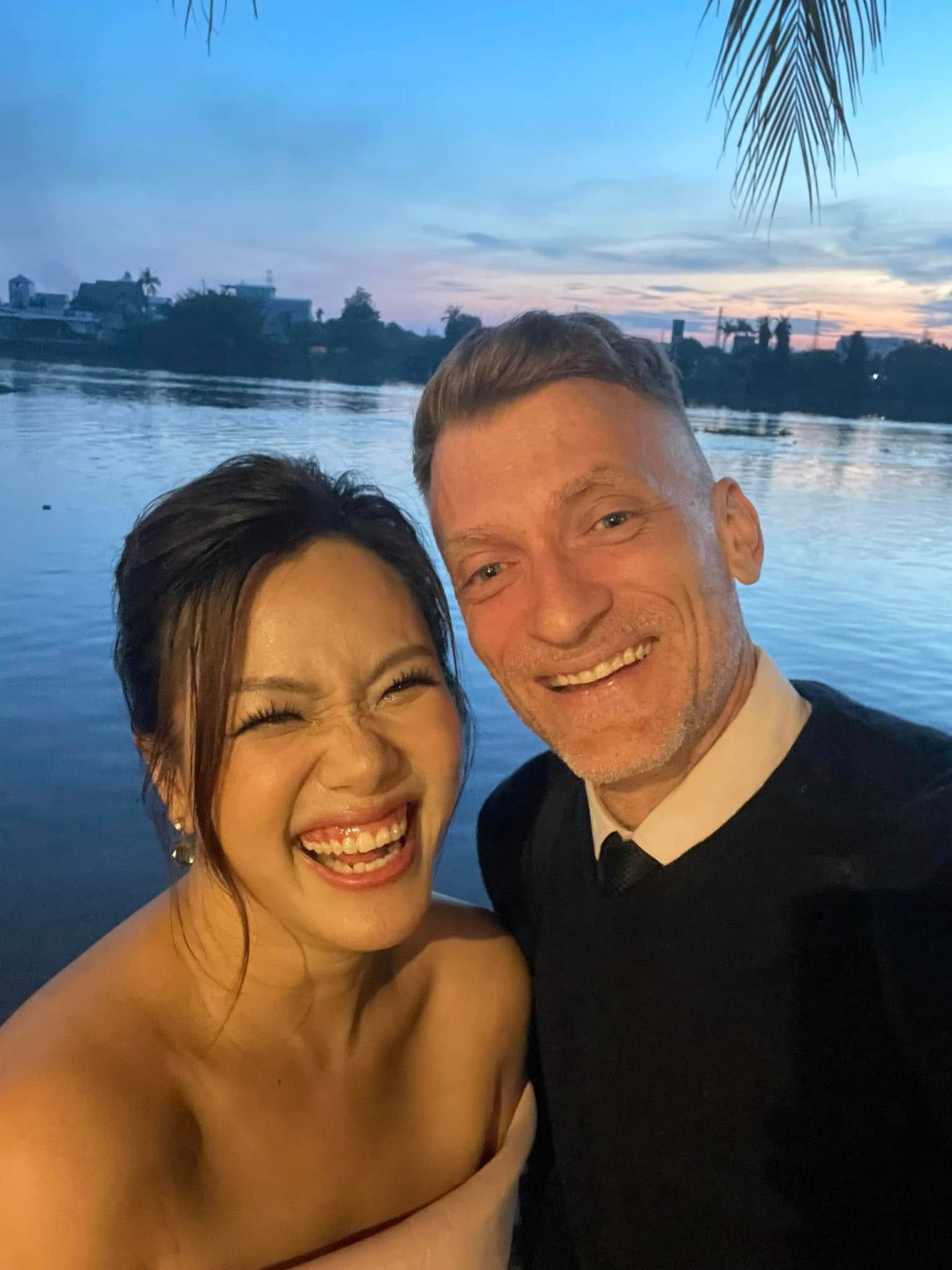 Theo Tiền Phong, Sean còn sắm sửa trang thiết bị, làm phòng thu tại nhà và rủ rê Phương Vy ca hát, dành thời gian sau giờ dạy học để chụp ảnh, quay clip làm sản phẩm cho Phương Vy. Ảnh: FB Phương Vy.