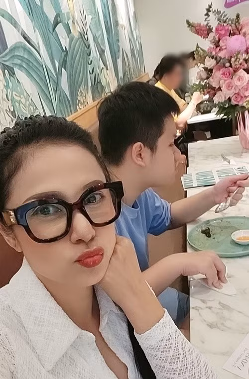 Nữ diễn viên phim Người đẹp Tây Đô làm mẹ đơn thân nhiều năm qua. Ảnh: FB Việt Trinh.