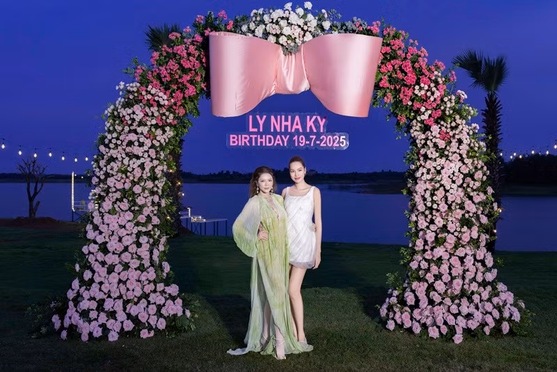 Buổi tiệc sinh nhật của Lý Nhã Kỳ quy tụ hàng trăm khách mời như Nguyên Vũ, Cao Thái Sơn, Hoa hậu Lê Hoàng PHương… Ảnh: Luke Nguyễn.