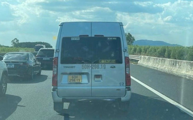 Phương tiện xếp hàng nhích từng chút trên cao tốc Phan Thiết - Dầu Giây (hướng về TPHCM). Ảnh do tài xế chia sẻ.