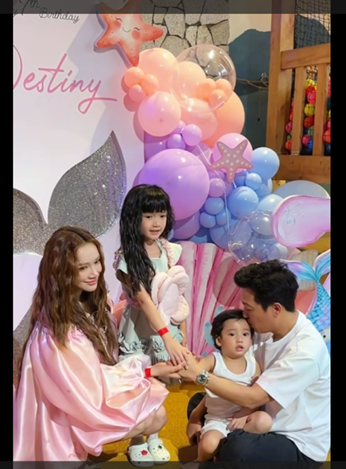 Nhã Phương chuẩn bị chào đón con thứ ba gia nhập tổ ấm.