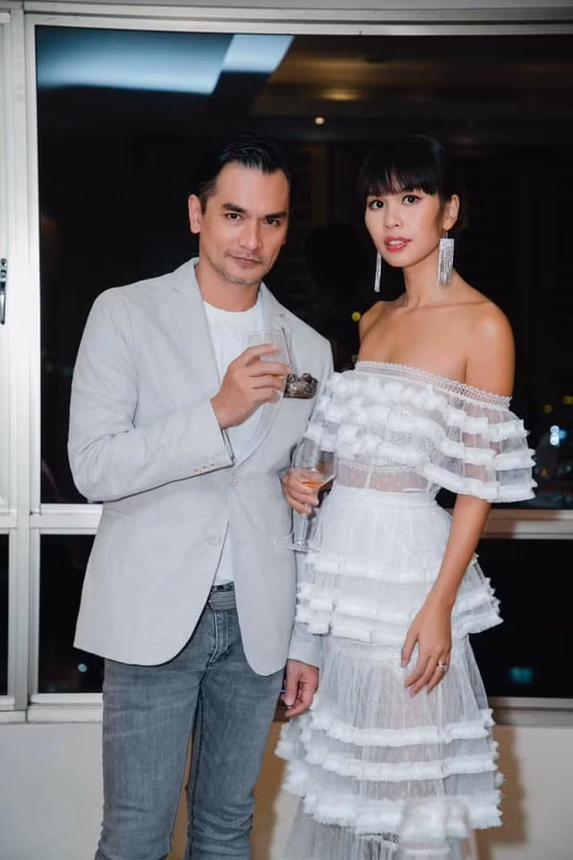 Khi được mời làm việc ở chương trình Vietnam's Next Top Model mùa đầu tiên, Hà Anh nghĩ ngay tới Đức Hải và đề nghị nhà sản xuất mời anh. "Không ai khác tại Việt Nam ở thời điểm này lại có nhiều kinh nghiệm và kiến thức về thời trang trong nước và quốc tế như anh", Hà Anh cho biết. Ảnh: FB Vũ Đức Hải.