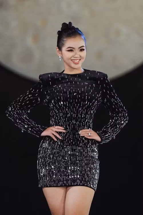 Tú Vy hiện tại là giảng viên IELTS, MC song ngữ. Cô từng vào top 30 Miss Tourism Vietnam 2020. Ảnh: FB Vương Tú Vy.