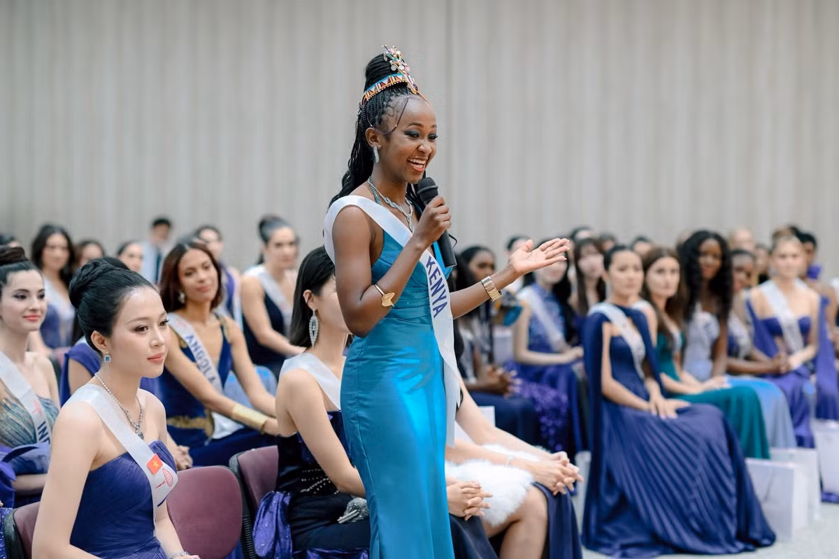 Việc Kiều Duy trượt giải phụ đầu tiên ở Miss International 2025 khiến nhiều người hâm mộ vui mừng bởi ở các mùa giải trước, đa phần các thí sinh giành giải Đại sứ Du lịch hiếm khi tiến sâu trong chung kết. Ảnh: Miss International.