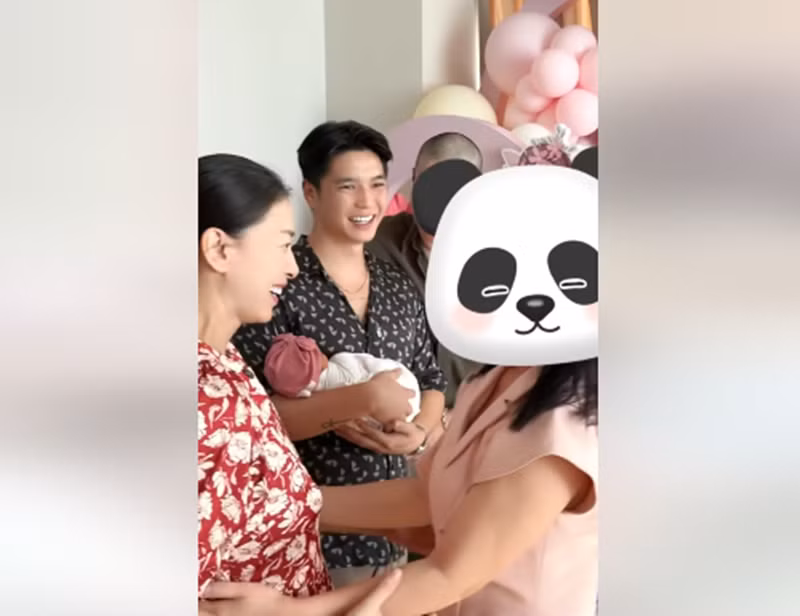 Mẹ chồng Ngô Thanh Vân vui mừng khi biết bé Gạo chào đời. Ảnh: FB Ngô Thanh Vân.