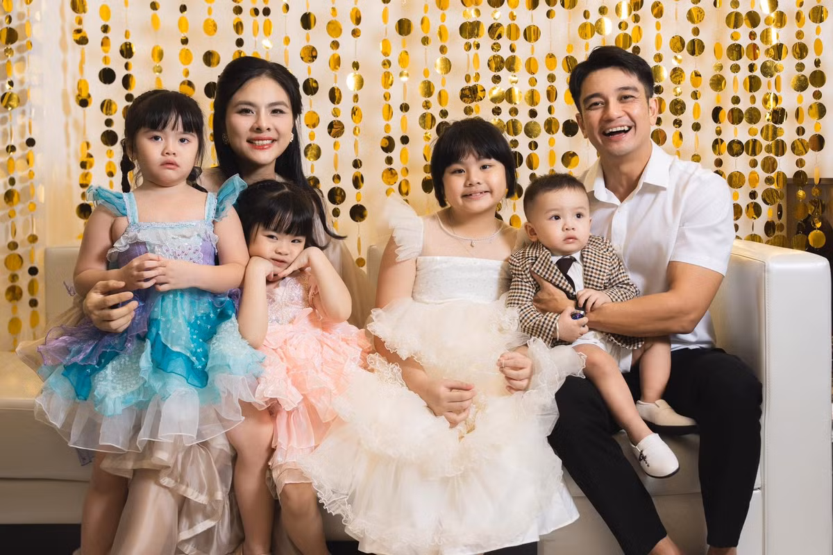 Chồng Vân Trang động viên nữ diễn viên về mặt tinh thần, chiều chuộng và chủ động làm việc nhà, chăm con để cô có thêm thời gian nghỉ ngơi.