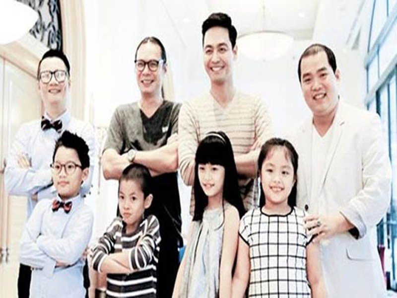 Bờm (thứ hai bên trái) tên thật Trần Tú, là con trai của đạo diễn Trần Lực. Khi tham gia Bố ơi! Mình đi đâu thế mùa 1, Bờm dễ thương, đáng yêu. Ảnh: Khám Phá.