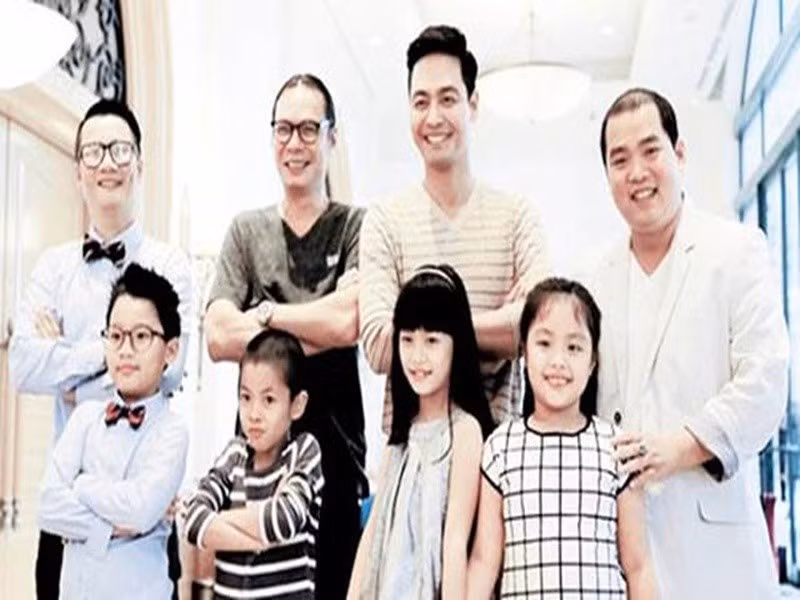 Bờm (thứ hai bên trái) tên thật Trần Tú, là con trai của đạo diễn Trần Lực. Khi tham gia Bố ơi! Mình đi đâu thế mùa 1, Bờm dễ thương, đáng yêu. Ảnh: Khám Phá.