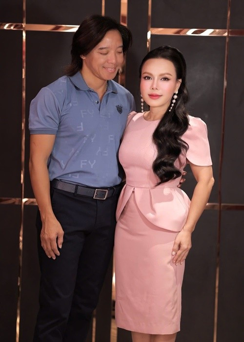 Là người đồng hành cùng Việt Hương trong cả công việc lẫn cuộc sống, Hoài Phương cho biết anh luôn tự hào về vợ. Ảnh: FB Hoài Phương.