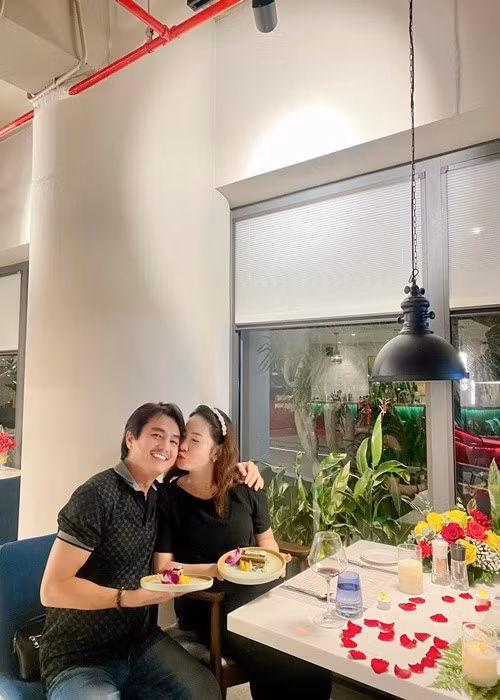 Trên truyền thông, Cao Minh Đạt luôn dành lời có cánh cho Trúc Trương. Nam diễn viên khen vợ đảm đang, nấu ăn ngon. Ảnh: FB Cao Minh Đạt.