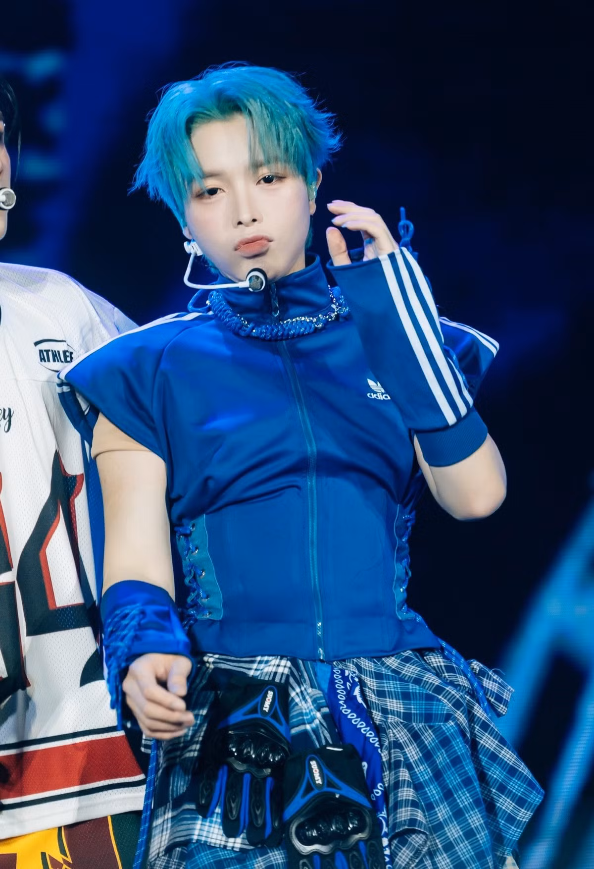 “Lần đó, gia đình chỉ có ý định bán chó con nhưng khi một người khách trả chú chó mẹ mà tôi rất yêu quý với giá tận 30 triệu đồng, cha tôi quyết định bán luôn khiến tôi khóc rất nhiều", Đức Phúc kể lại. Ảnh: FB Đức Phúc.