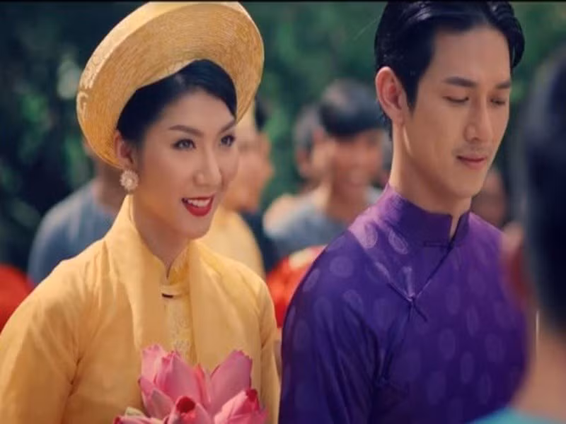 "Quyên thấy bản thân mình trong Bảy Loan. Không ai nghĩ Ngọc Quyên lại có thể chịu đựng đến vậy, sẵn sàng bỏ tất cả để chạy theo 2 tiếng gia đình và những đứa trẻ", nữ diễn viên chia sẻ. Ảnh: Phụ Nữ Việt Nam.