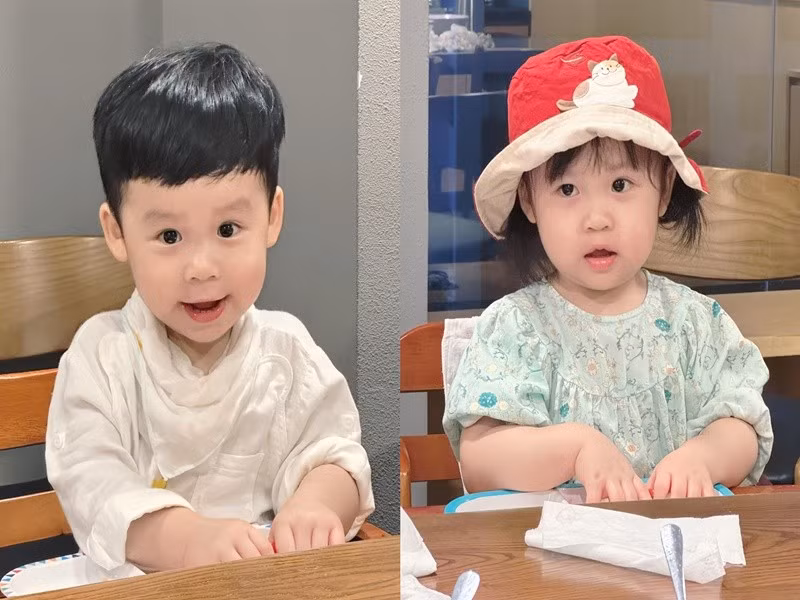 Cặp song sinh nhà Sam gồm bé Ijin và bé Ijun luôn thu hút sự chú ý mỗi khi xuất hiện. Hai nhóc tì sở hữu gương mặt bầu bĩnh, đôi mắt lanh lợi cùng biểu cảm thay đổi liên tục. Ảnh: FB Ijin – Ijun.