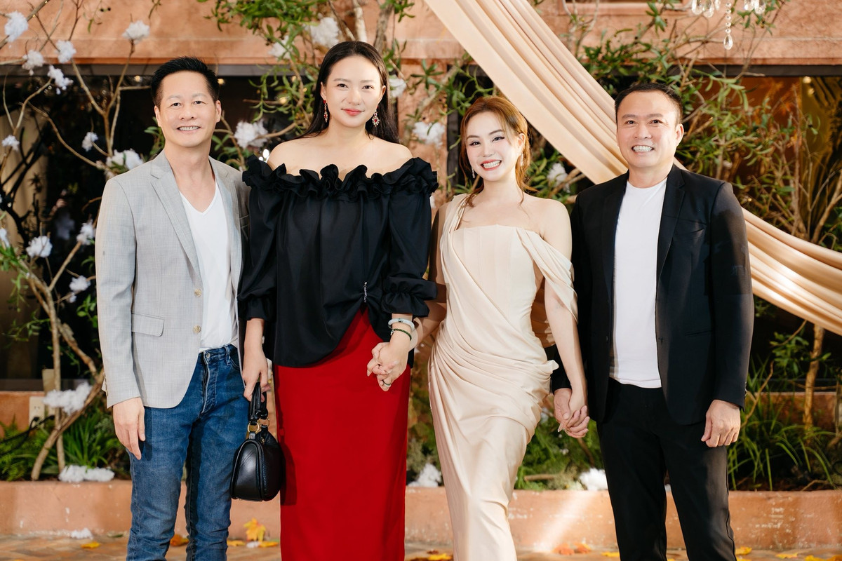 Ít năm trở lại đây, vợ chồng Vy Oanh thân thiết với vợ chồng người mẫu Phan Như Thảo - doanh nhân Đức An.