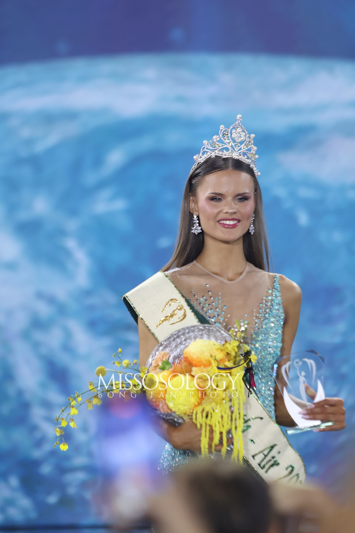 View - Trịnh Mỹ Anh đoạt á hậu, đại diện Cộng hòa Czech đăng quang Miss Earth 2025 | Báo Tri thức và Cuộc sống - TIN TỨC PHỔ BIẾN KIẾN THỨC 24H