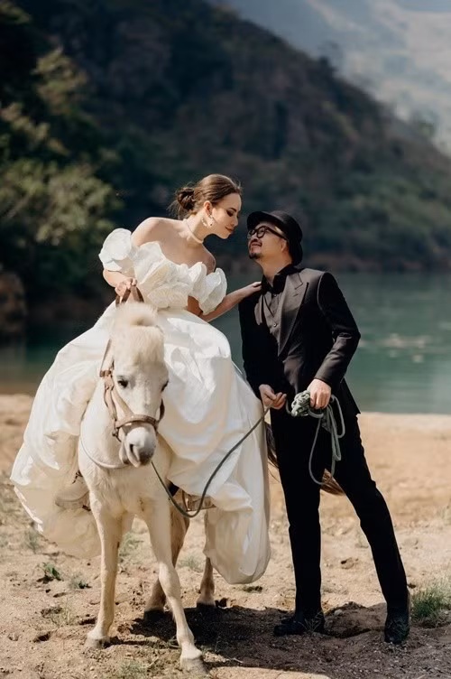 Năm 2023, Hà Lê và Gia Linh tổ chức đám cưới. Ảnh: Vietnamnet.