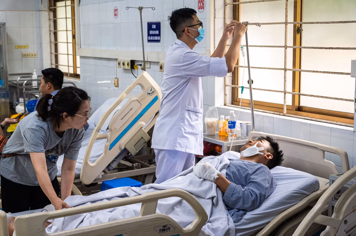 Theo báo cáo từ UBND tỉnh Quảng Ninh, tính đến trưa 20/7, lực lượng chức năng đã tìm thấy 45 trong tổng số 49 người có mặt trên tàu Vịnh Xanh 58. Trong đó, 35 người thiệt mạng, 10 người được cứu sống. Hiện còn 4 nạn nhân mất tích, gồm anh H.V.T. (sinh năm 1985), anh H.V.H. (1979), chị H.T.Q. (1975) và bé N.D.K.Ph. (sinh năm 2019).