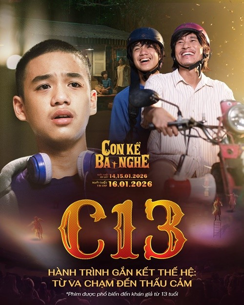 Theo Znews, nhân vật của Hạo Khang trong Con kể ba nghe lớn dần thu mình, sống khép kín sau khi chứng kiến mẹ ra đi sau tai nạn nghề nghiệp. Theo Người Lao Động, Minh đang ở tuổi vị thành niên, nhạy cảm, dễ tổn thương, trong khi đó, nhân vật ông Thái của Kiều Minh Tuấn là một người cha cộc cằn, kiệm lời, không giỏi thể hiện cảm xúc. Ảnh: FB Hạo Khang.