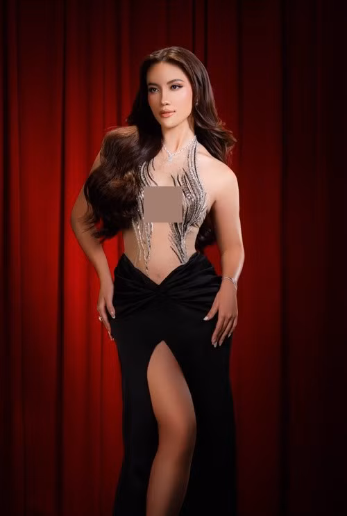 Minh Nhàn tốt nghiệp khoa Kinh doanh Quốc tế chuyên ngành Ngoại thương tại Đại học Kinh tế, Đại học Đà Nẵng.