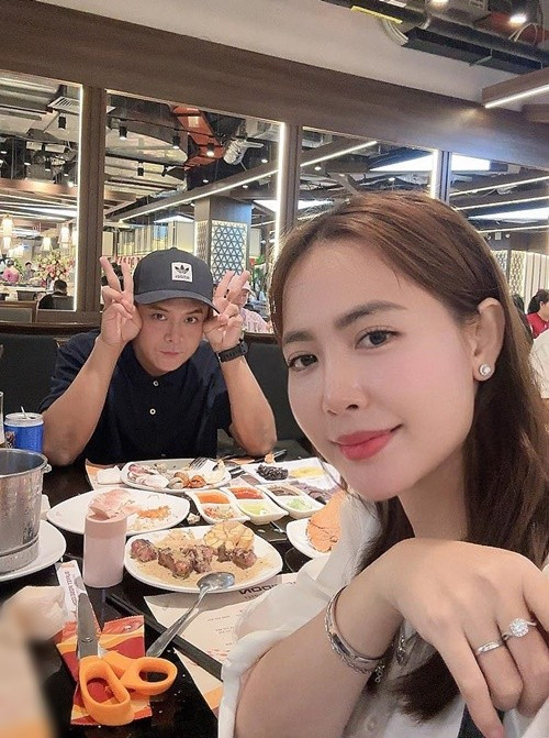 Trong cuộc phỏng vấn với Tiền Phong, Hùng Thuận cho hay, anh không muốn chia sẻ quá nhiều về chuyện tình cảm, tránh ảnh hưởng cuộc sống riêng của hai vợ chồng. Ảnh: FB Hùng Thuận.