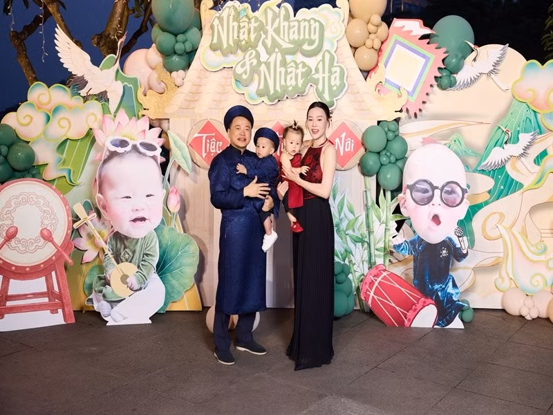 Nữ diễn viên phim Hương vị tình thân tổ chức tiệc thôi nôi đậm chất Việt.